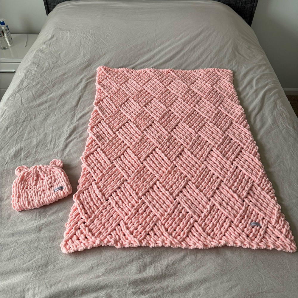 Handmade baby knitted soft blanket and baby hat